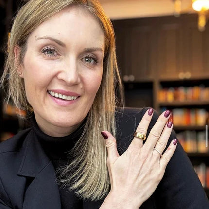 Bague au doigt